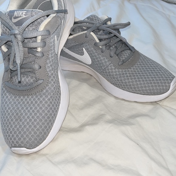 Nike shoes - Picture 3 of 7